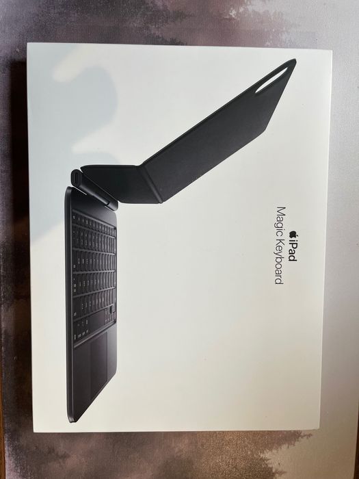 iPad Magic Keyboard 11 cali (M4)