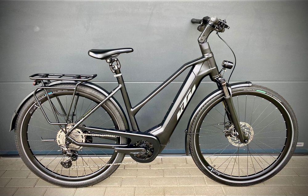 Rower elektryczny KTM Macina tour p510 na boschu Performance line 75n