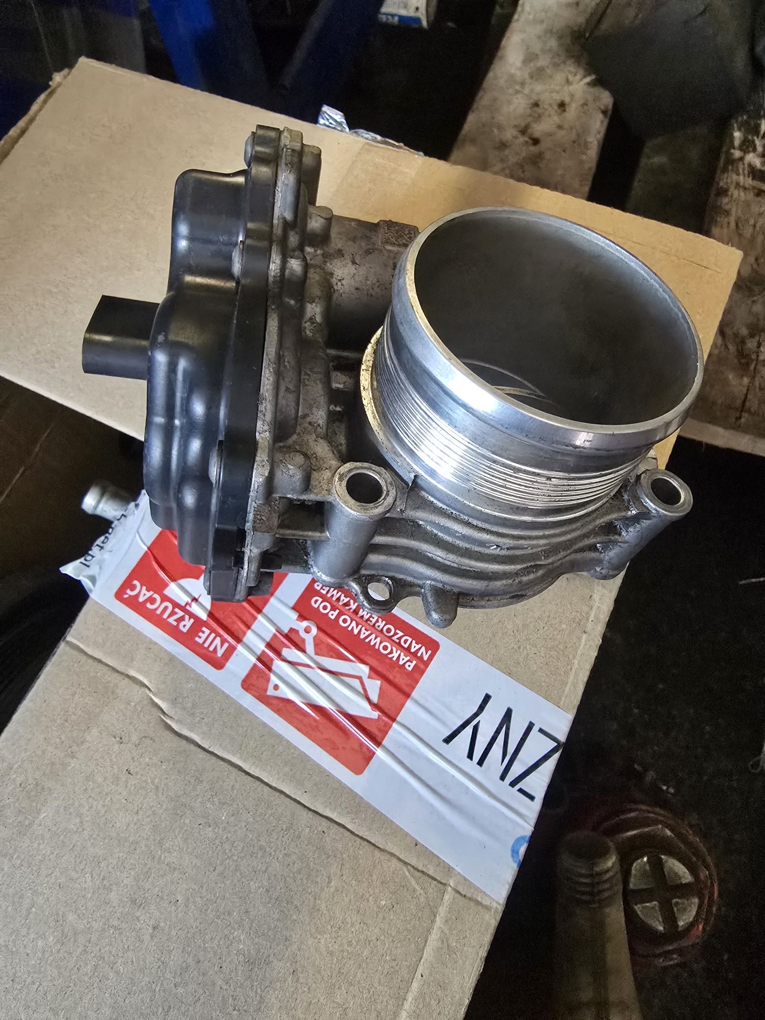 Przepustnica powietrza MAN TGE VW CRAFTER 2.0 TDI 04L128063AD