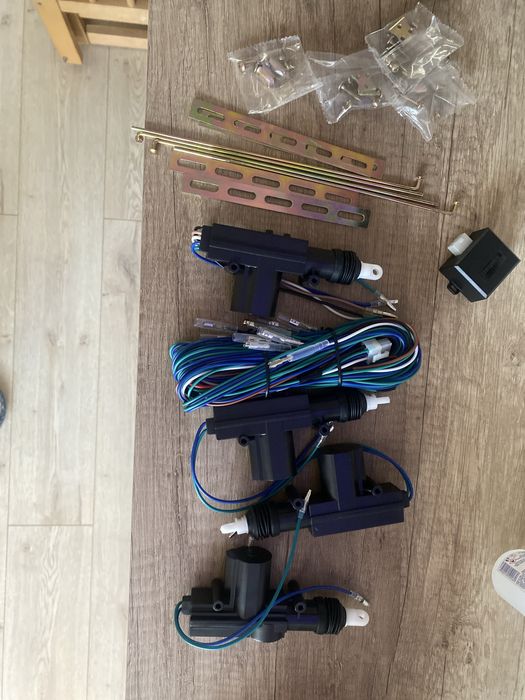 Продам комплект центральних замків /НОВА