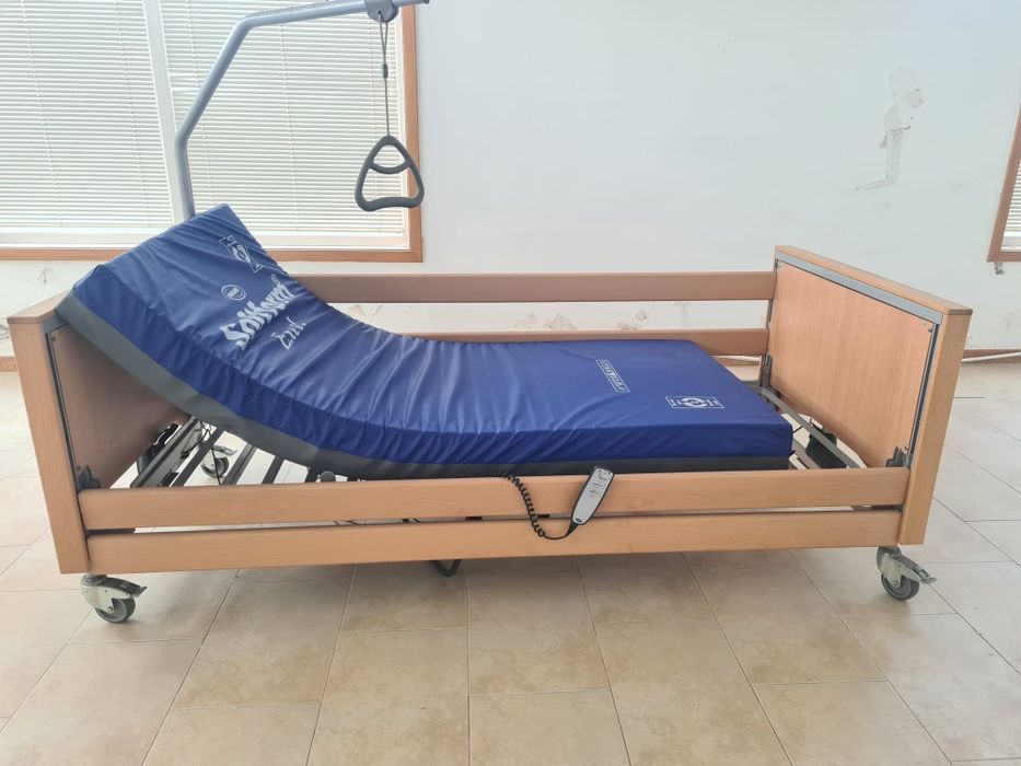 Cama articulada elevatória  elétrica