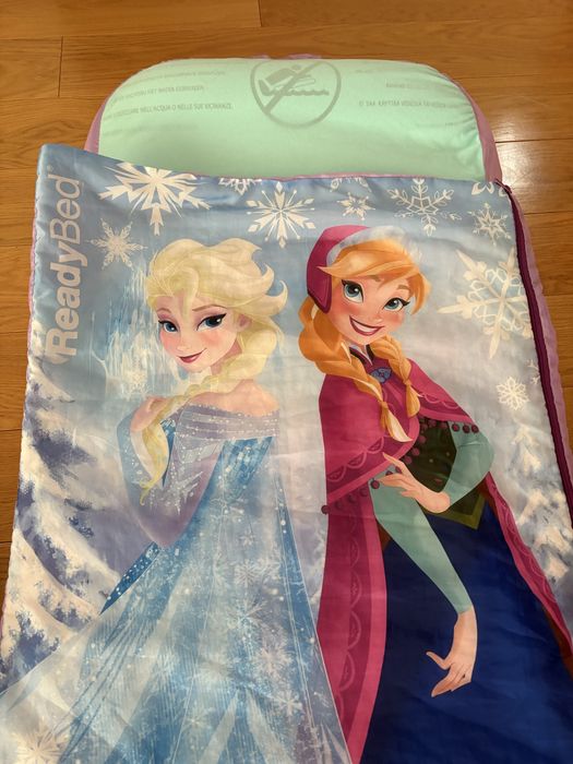 Śpiwór dziecięcy i łóżko dmuchane w jednym Frozen