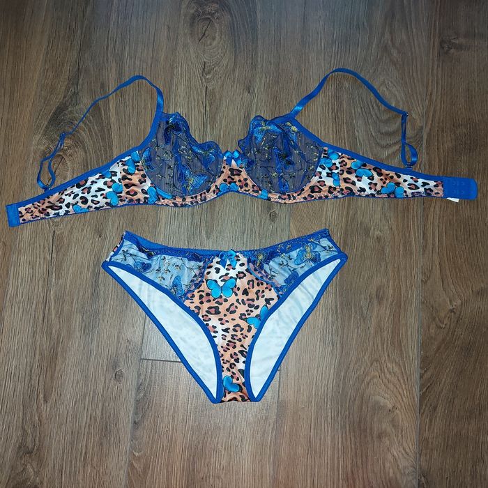 Сексуальна нижня білизня - бюсти, комплекти, пенюар, топи