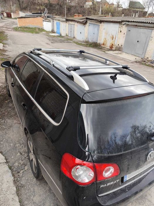 Перемычки Аэро D4 под штатные рeйлинги Volkswagen Passat B6