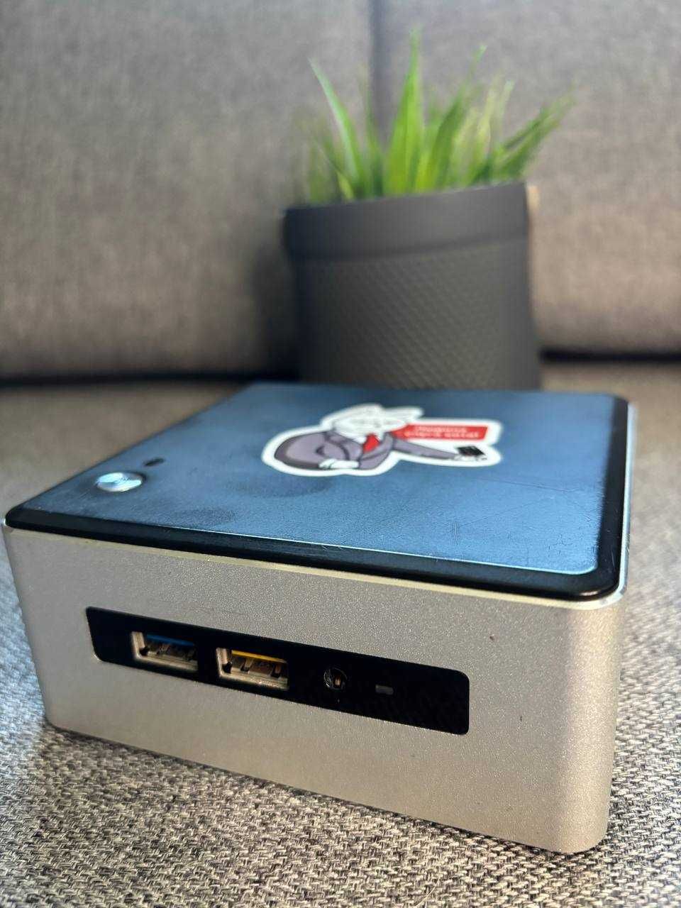 Міні пк NUC NUC6i3SYH