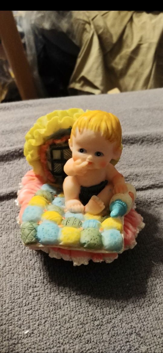 Trzy figurki ozdobne bobasa niemowlaka dziecka