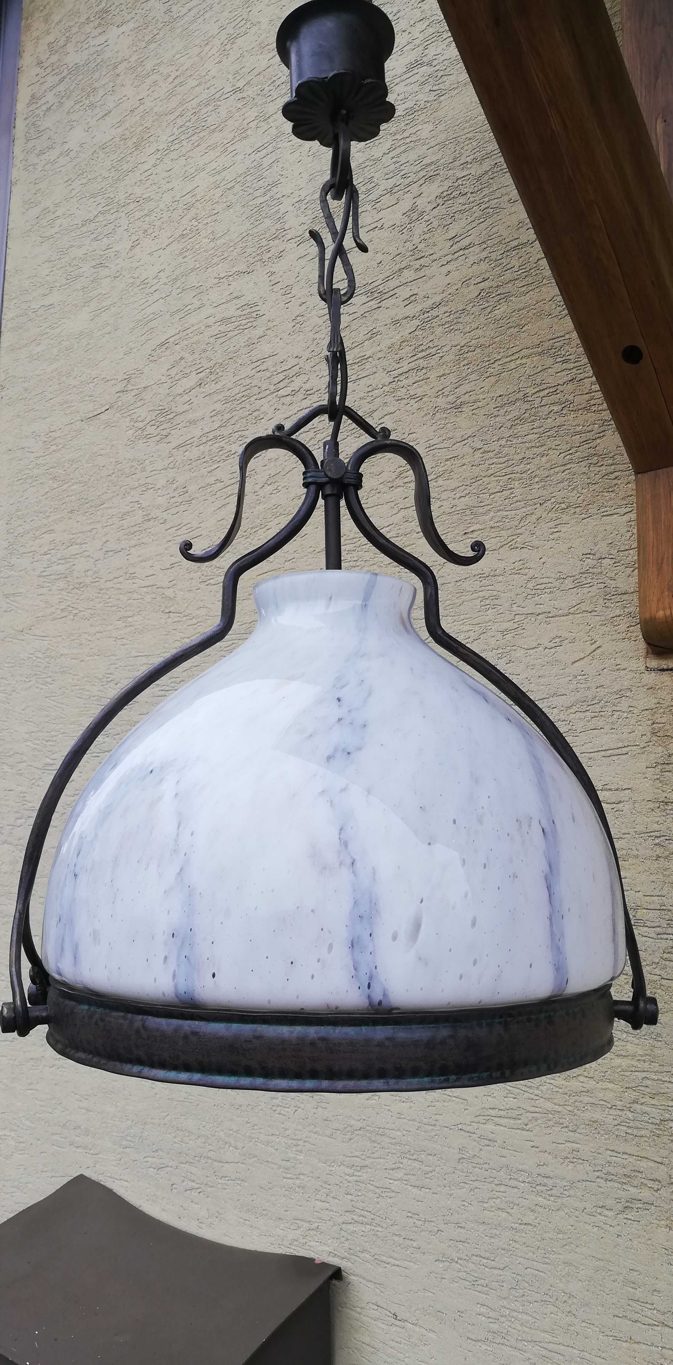lampa wisząca duża szklana metaloplastyka metal oryginalna naftowa