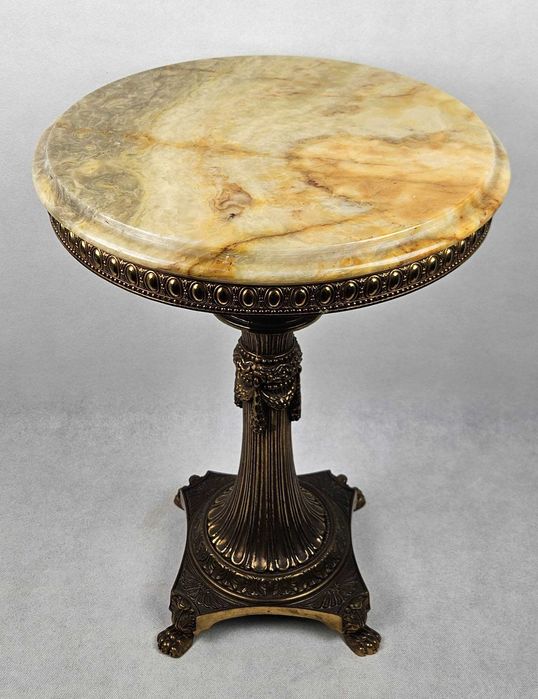 Piękny stolik z żyłkowanym blatem - ONYKS Francja