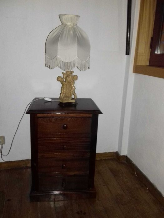 2 Mesinhas de cabeceira.Como novos