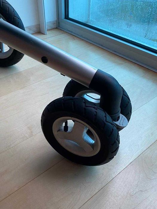 Carro de Passeio "Quinny" cor preto + Babycoq Maxi Cosi