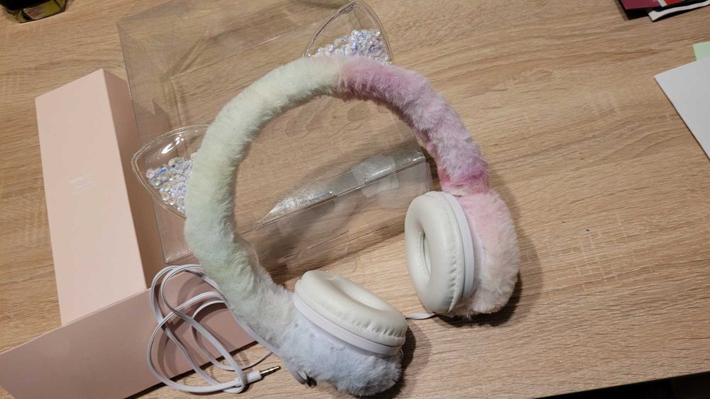 Nowe słuchawki z cekinowymi uszami