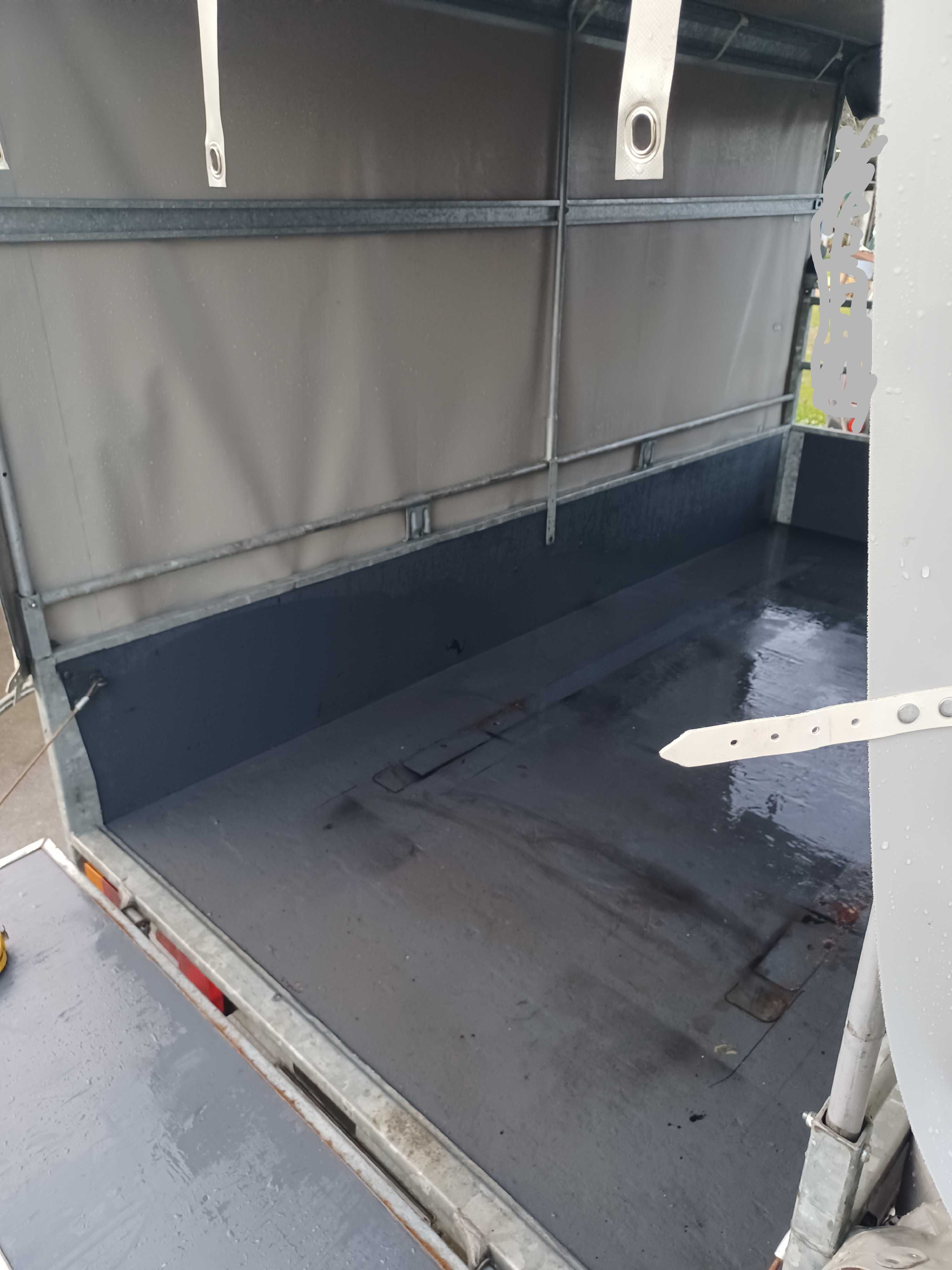 Atrelado 1200 kg marca Saris com travão e cobertura toldo