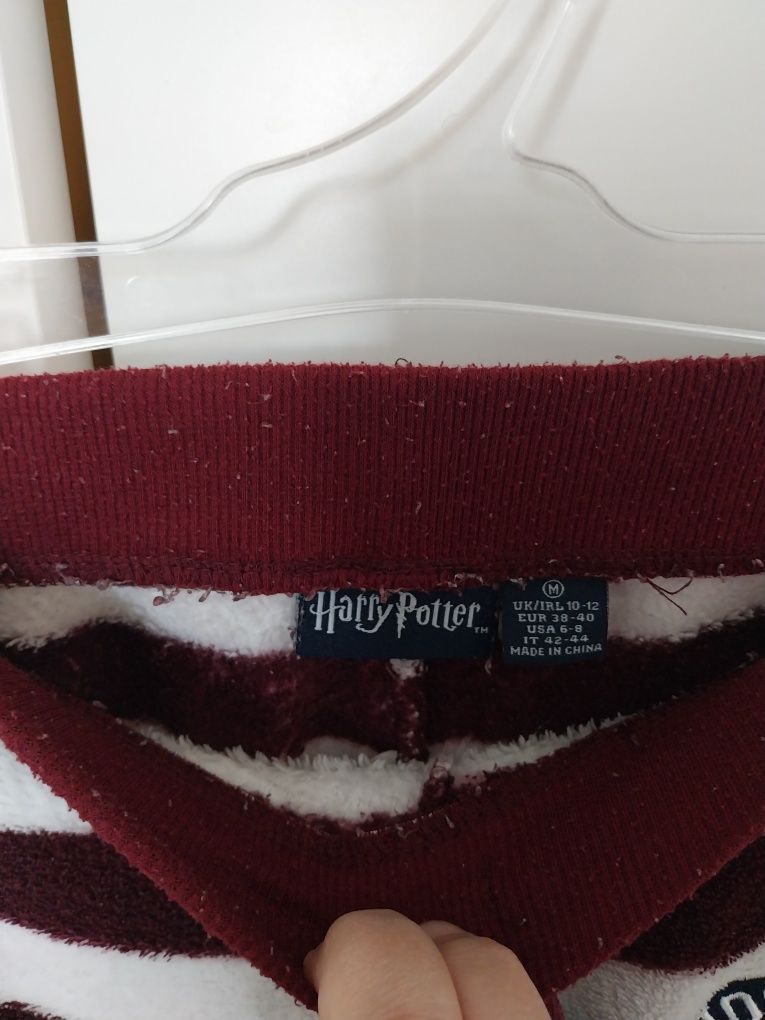 Miły i ciepły zestaw szlafrok i piżama Harry Potter.