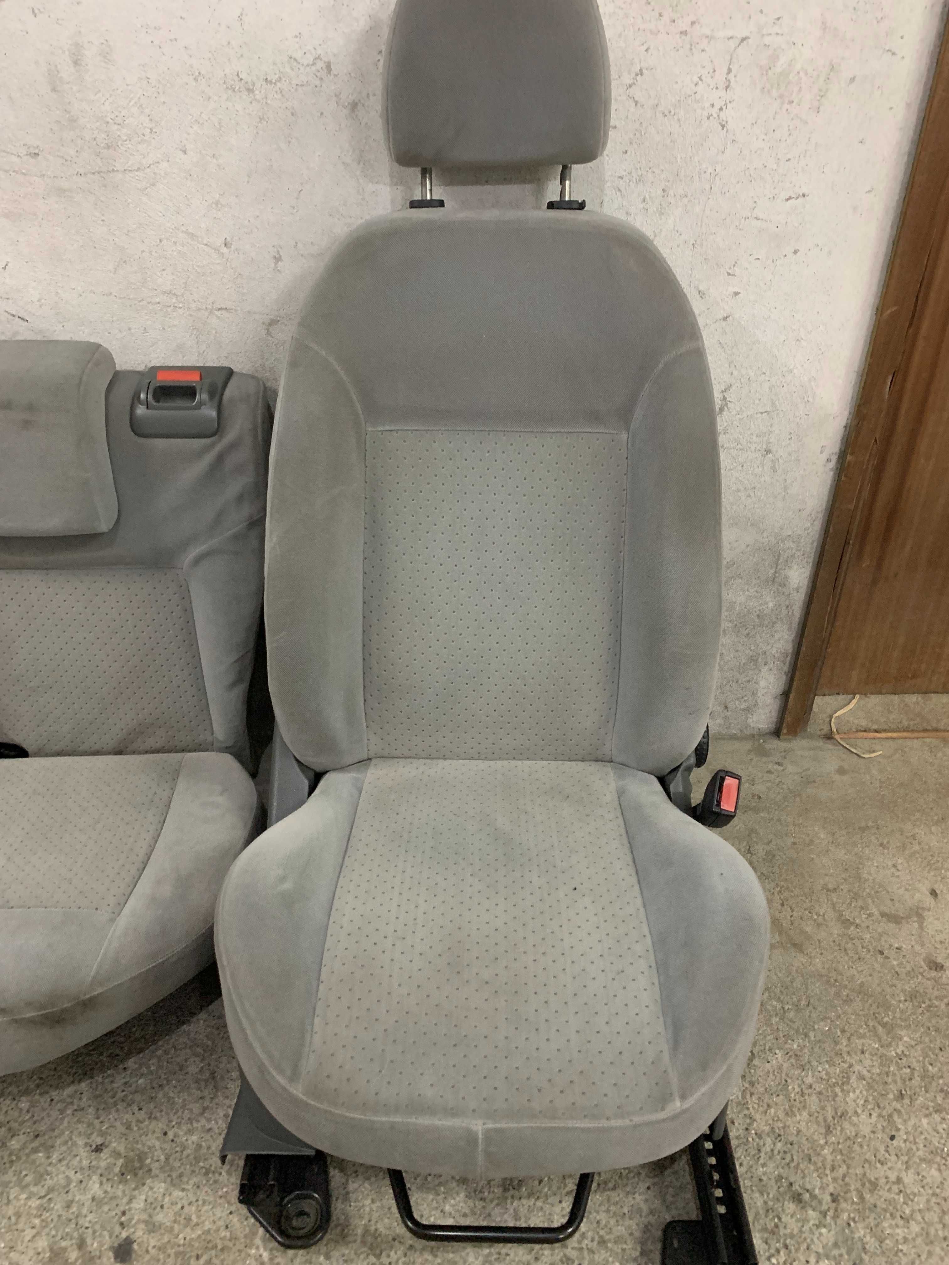 Bancos em tecido para Ford Fiesta IV (02-06)
