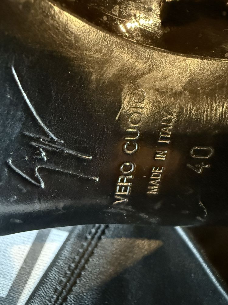 Botas de cano alto em pele