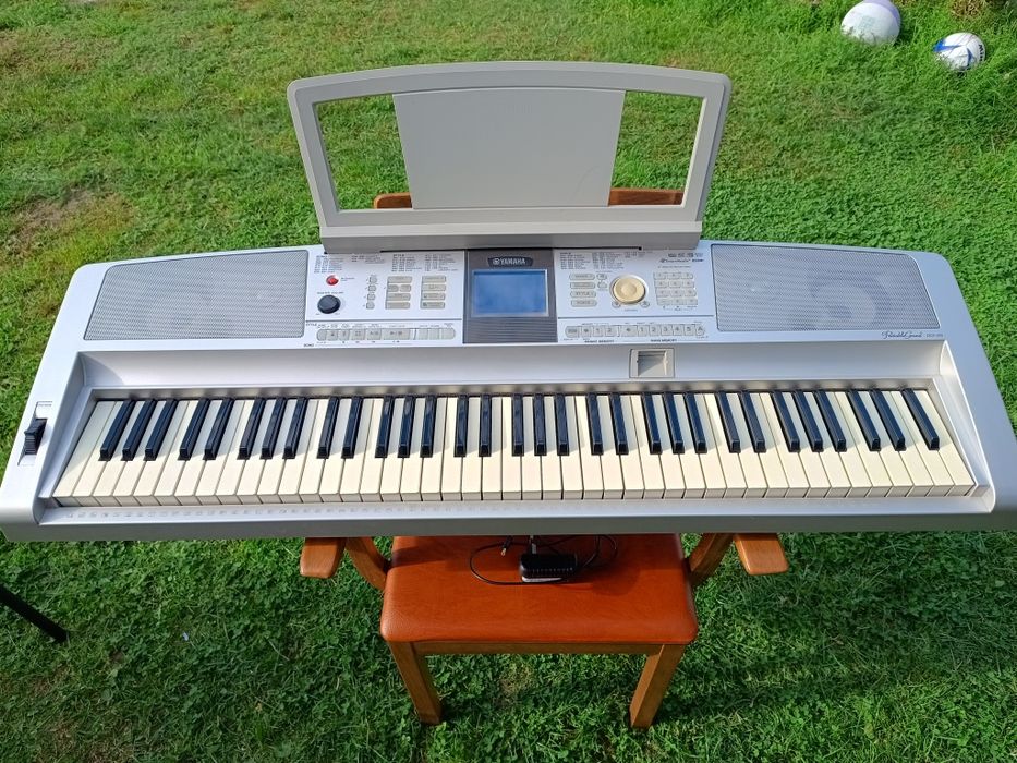 Yamaha DGX 305 Portable Grand Pianino Keyboard