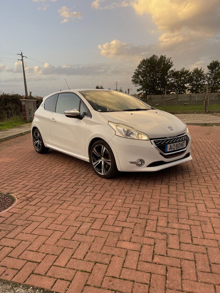 Peugeot 208 GTI 200cv