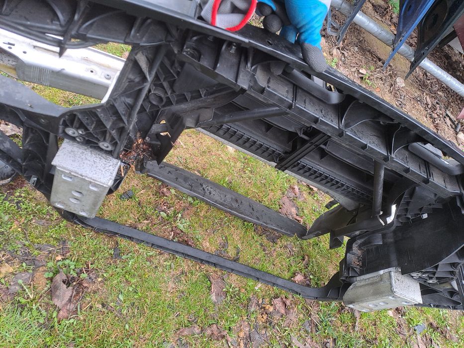 Pas przedni zeluzja  bmw x3 e83 3.0d lift