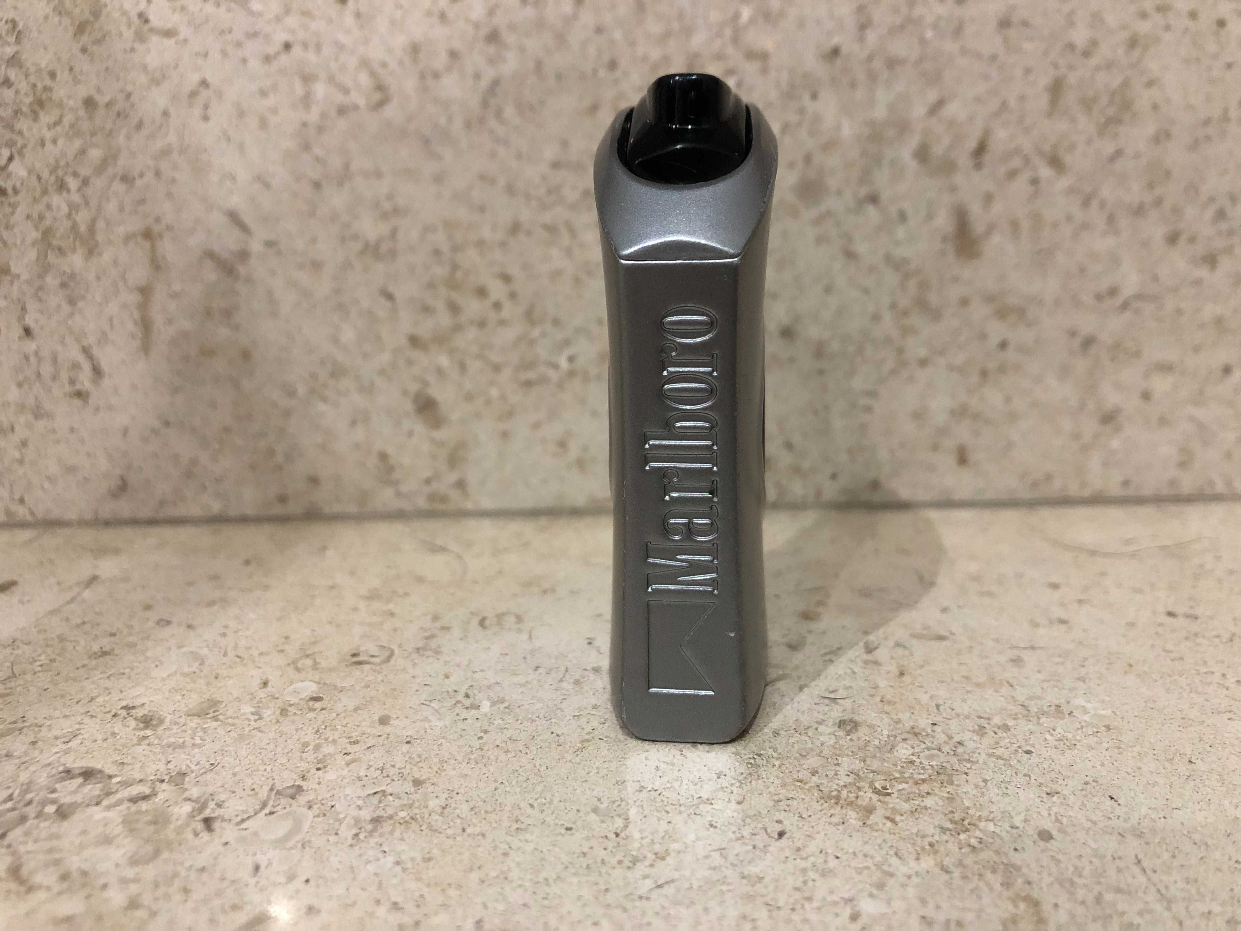 Isqueiros antigos SG e Marlboro