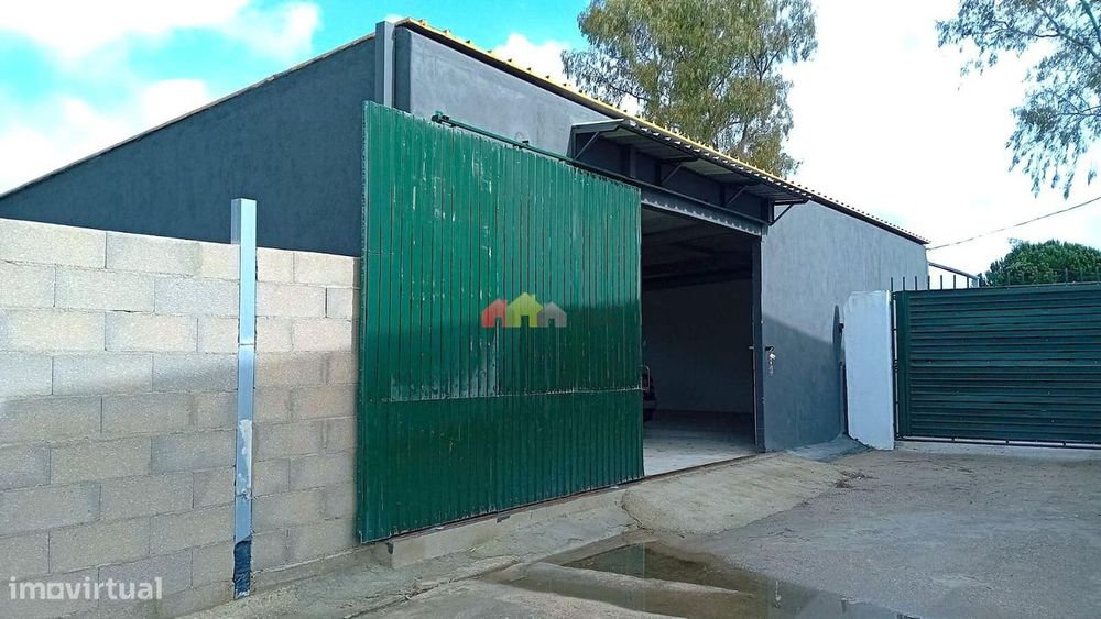Armazém com 140 m2 para arrendar - Padeiras - Setúbal