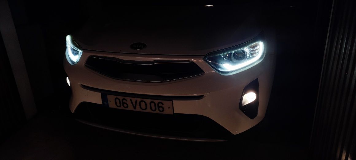 Kia Stonic automático turbo SUV impecável