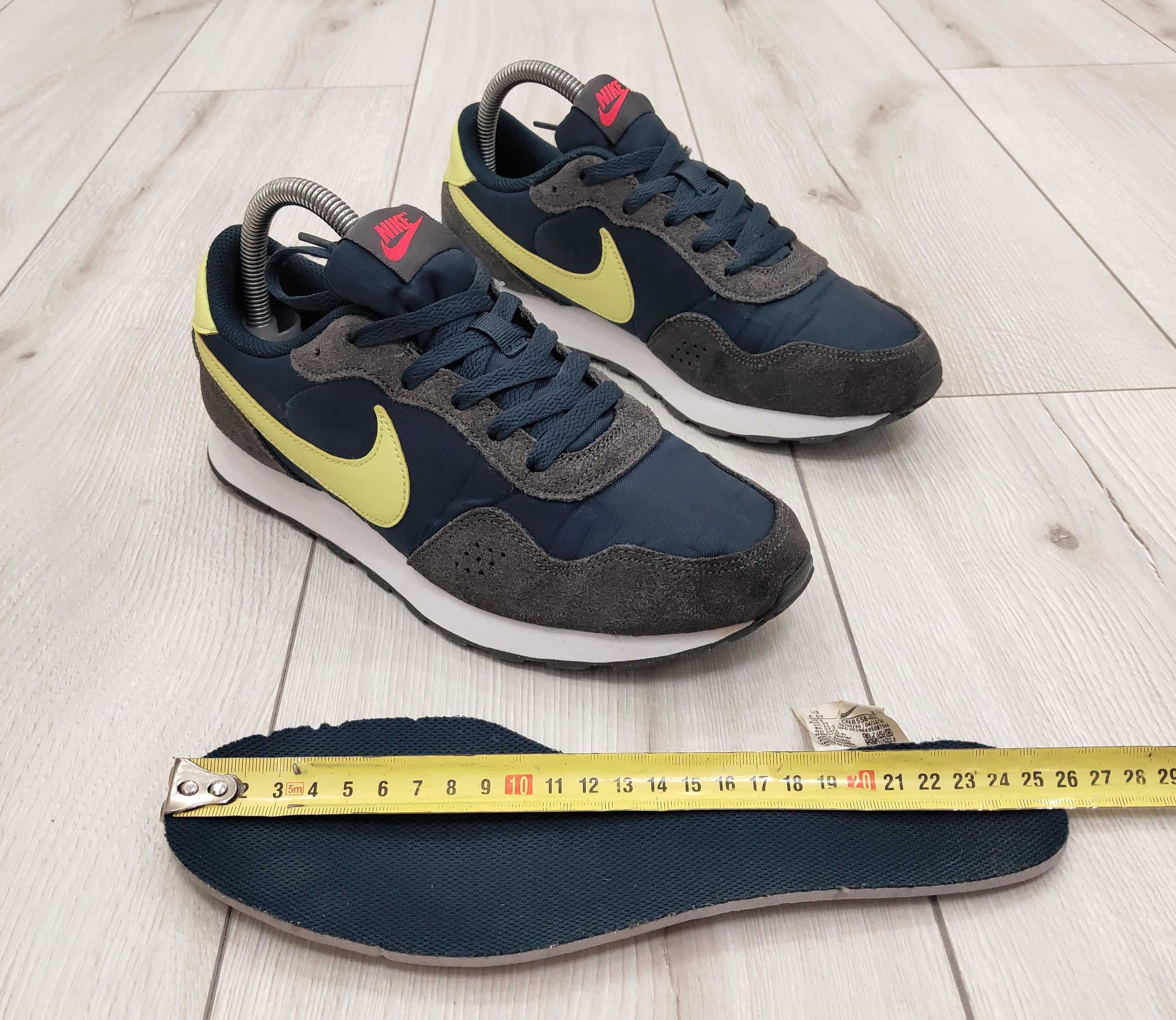 Женские кроссовки nike md valiant (25,5 см)