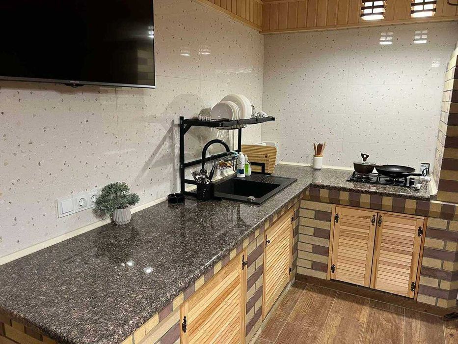 Столи та стільниці з натурального каменю (граніт)