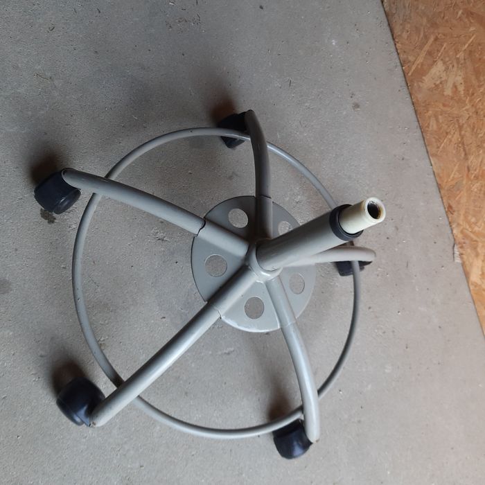 Taboret obrotowy na kółkach