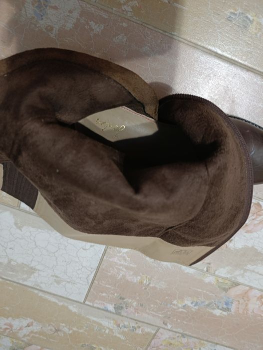 Продам взуття (чоботи)