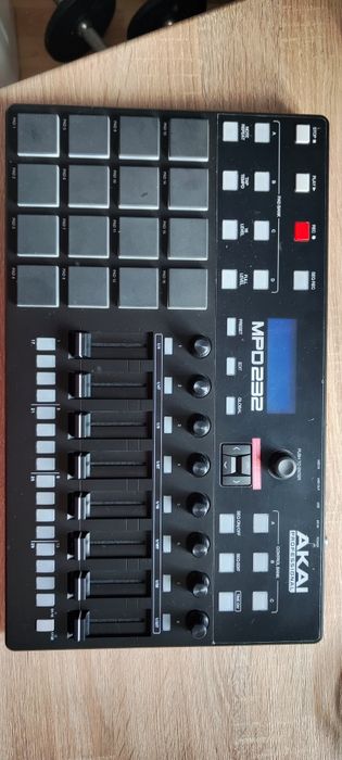 Akai MPD 232 Controlador Midi e Sequenciador NOVO