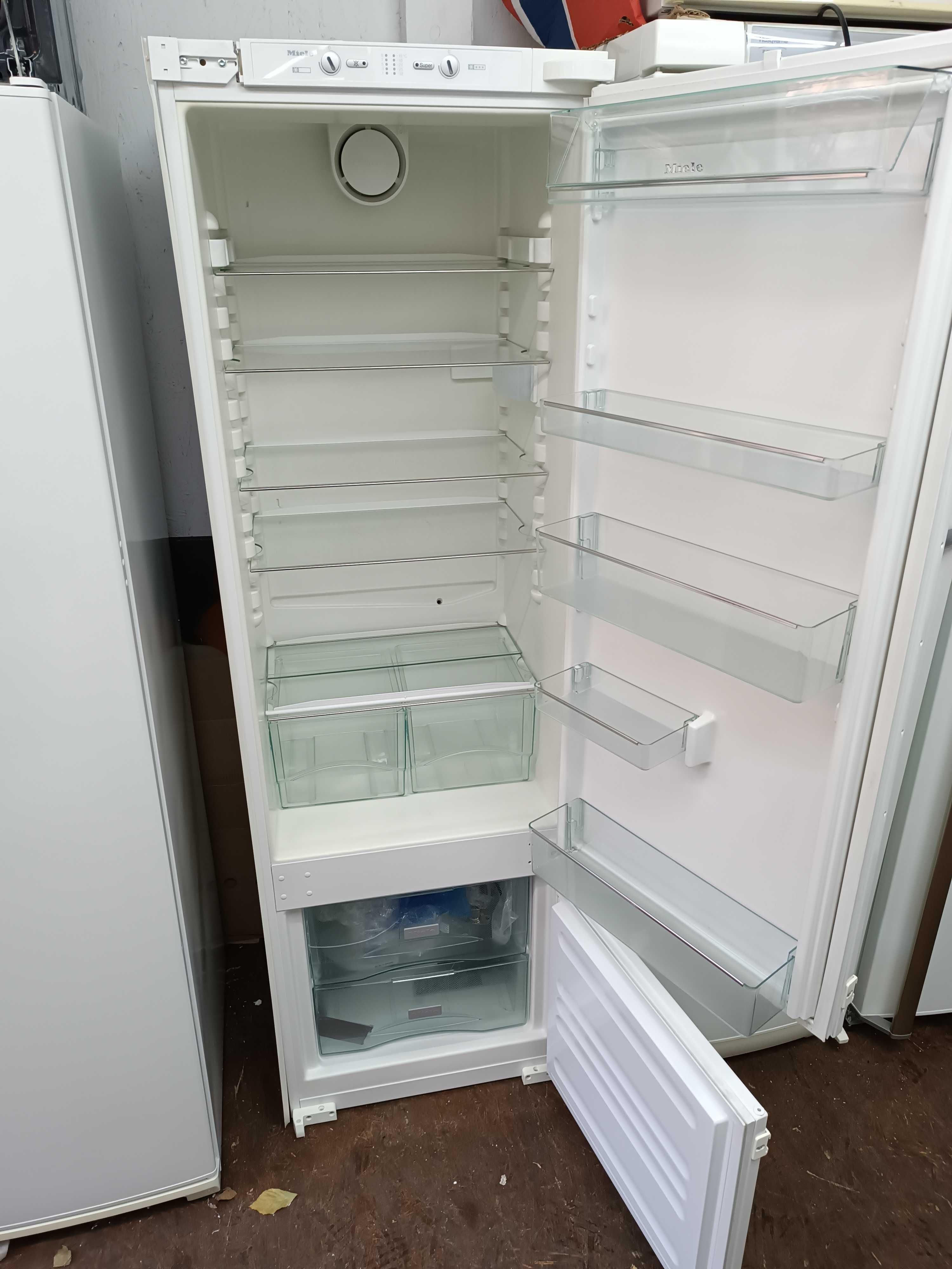 Używana Chłodziarko-zamrażarka  do zabudowy Miele KF 9712 iD