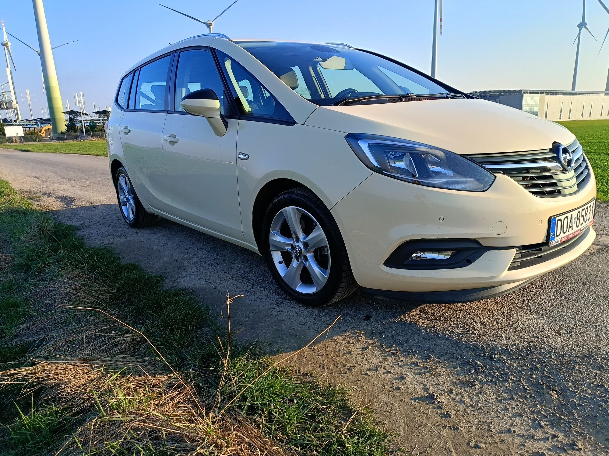 Opel Zafira siedmioosobowa