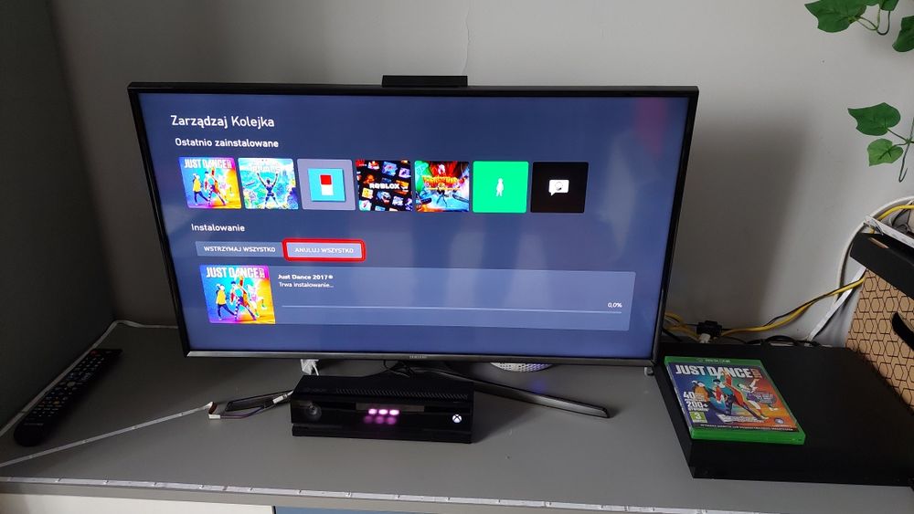 Zestaw XBOX One X 1TB, telewizor Samsung, Kinect, 3 pady, kierownica