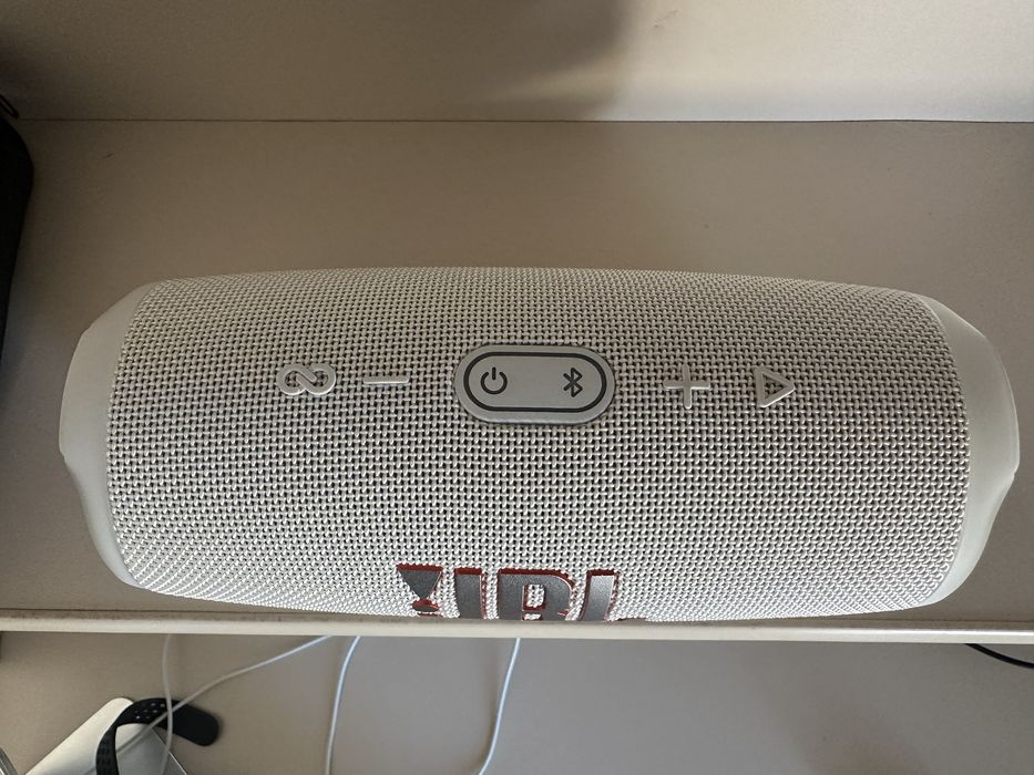 Coluna som JBL CHARGE5