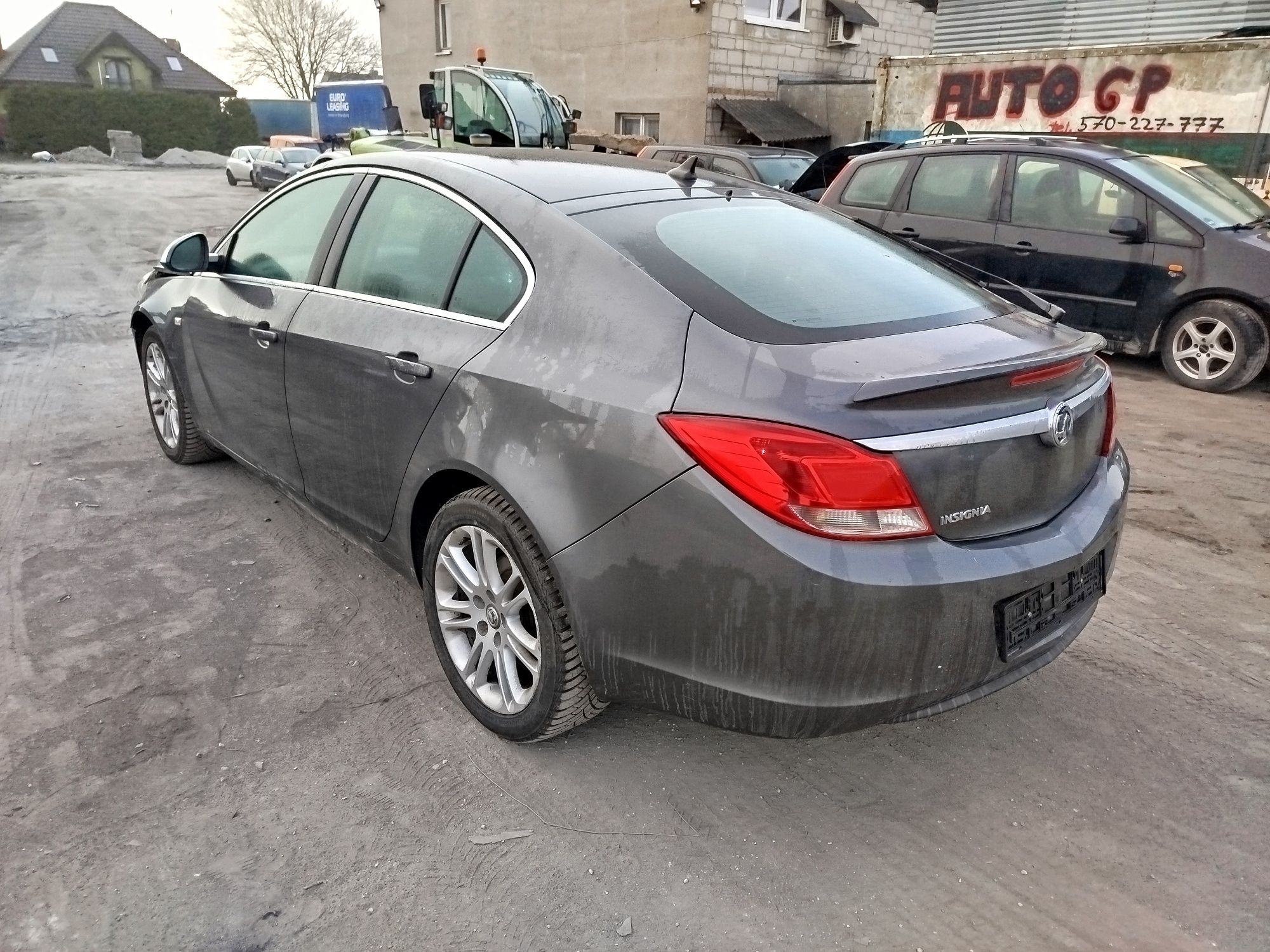 Insignia Z177 zderzak tył tylny stan bdb wysyłka