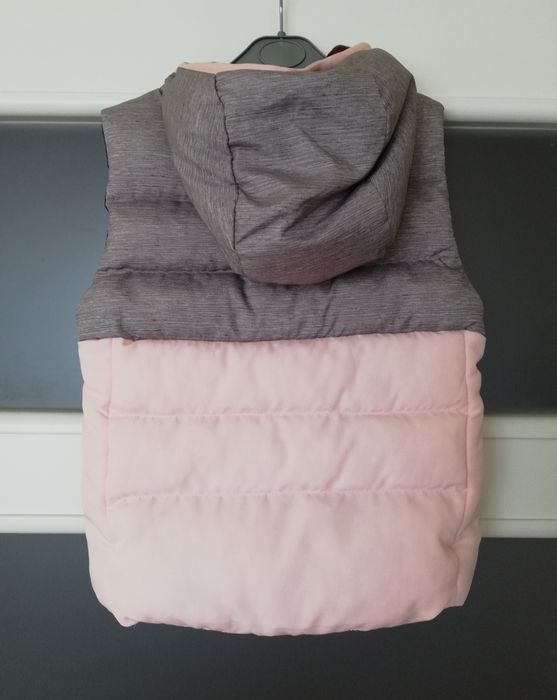 Gruby bezrękawnik z kapturem Decathlon r. 98