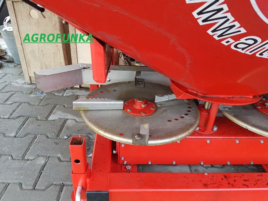 Rozsiewacz Nawozu 600/800/1200 L Altro Dostawa do Klienta