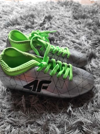 Buty sportowe korki do gry z piłkę nożną 4F rozmiar 32