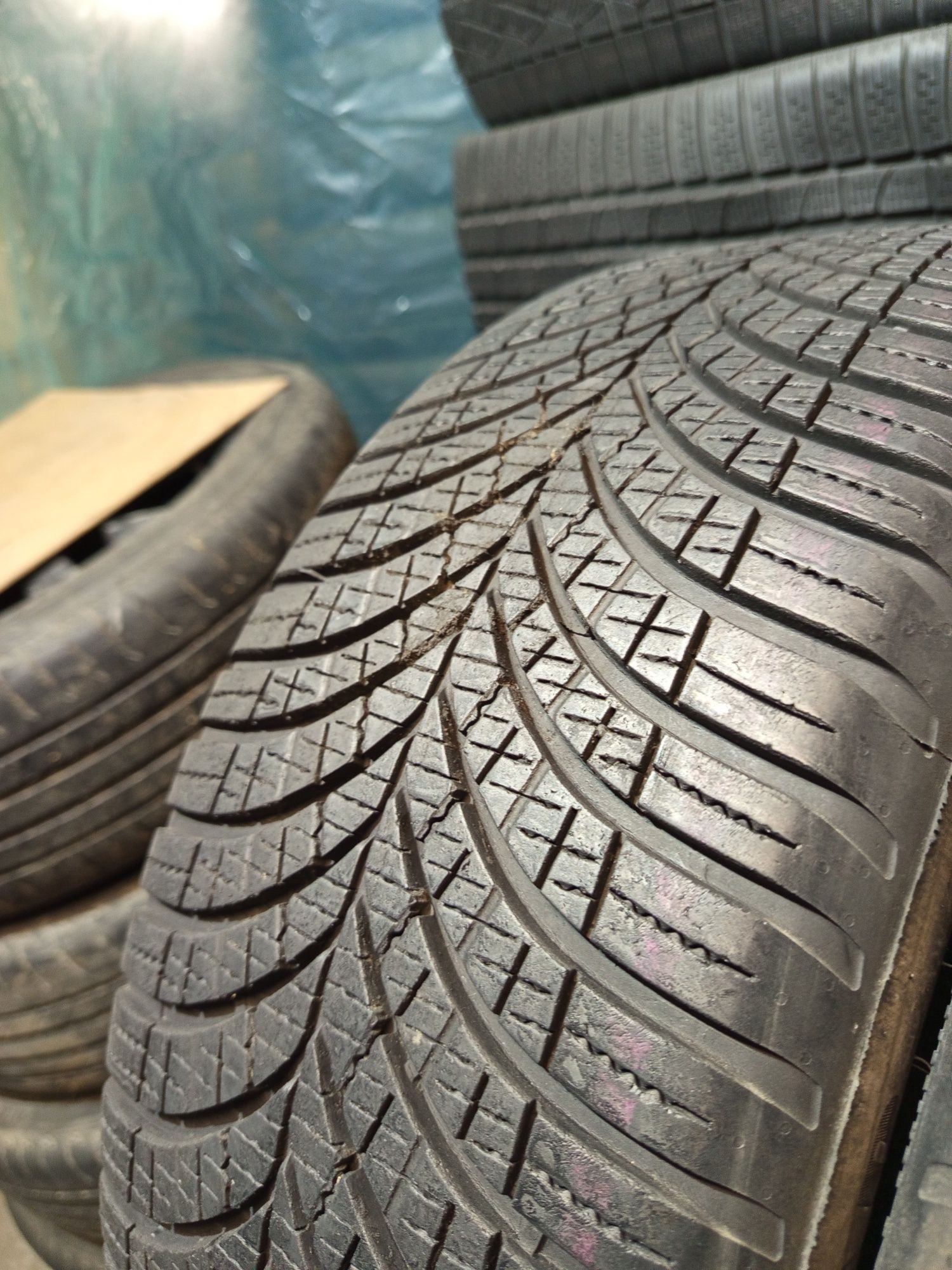 205/55R16 GoodYear Vector 4seasons