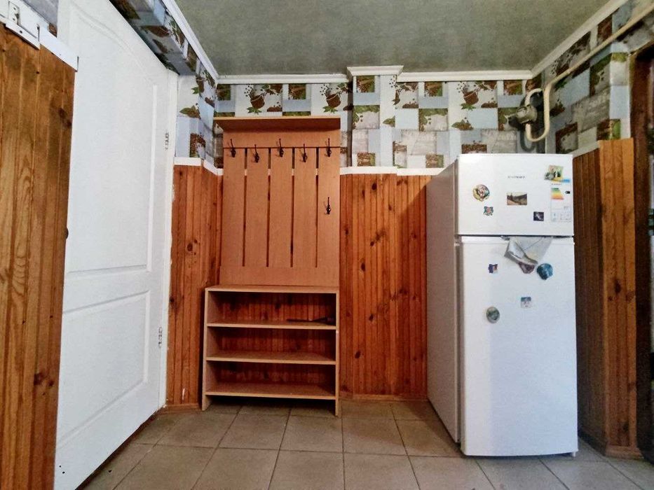 Продам частину будинку в гарному стані, з гаражем. (SP)