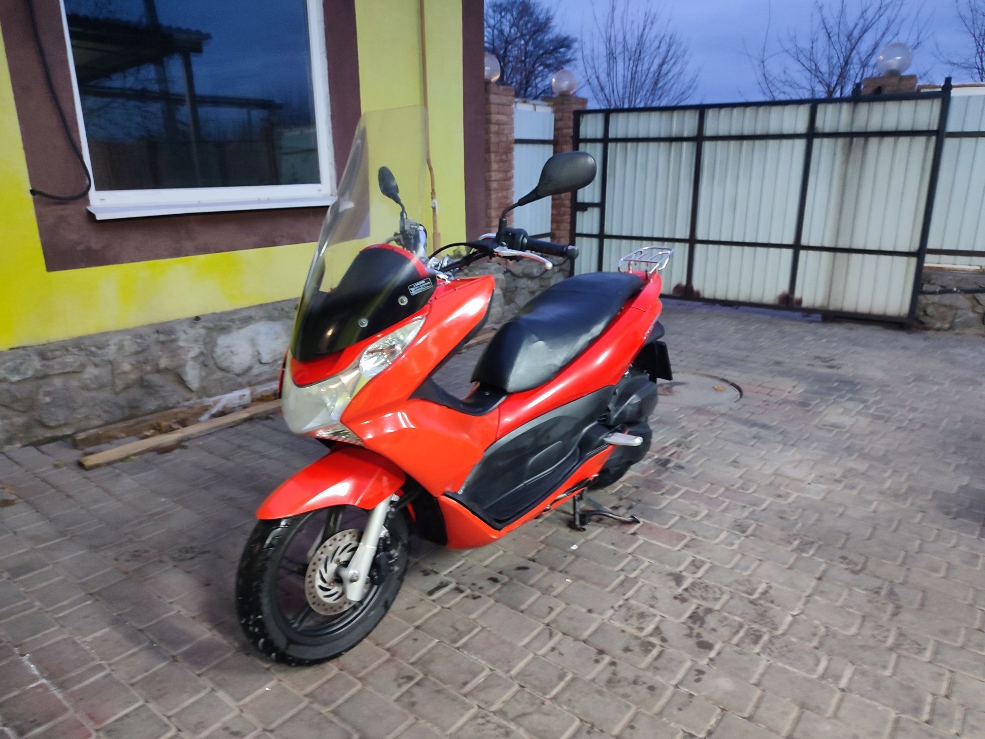 Скутер Honda pcx150