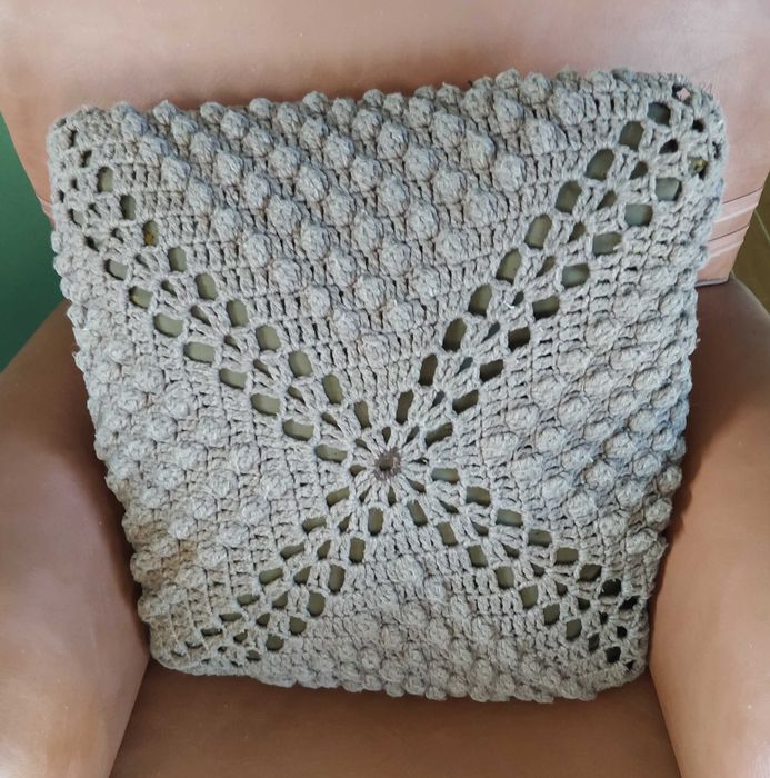 Almofadão de lã em crochet