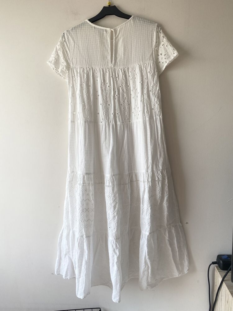 Zara biała ażurowa midi sukienka boho hafty