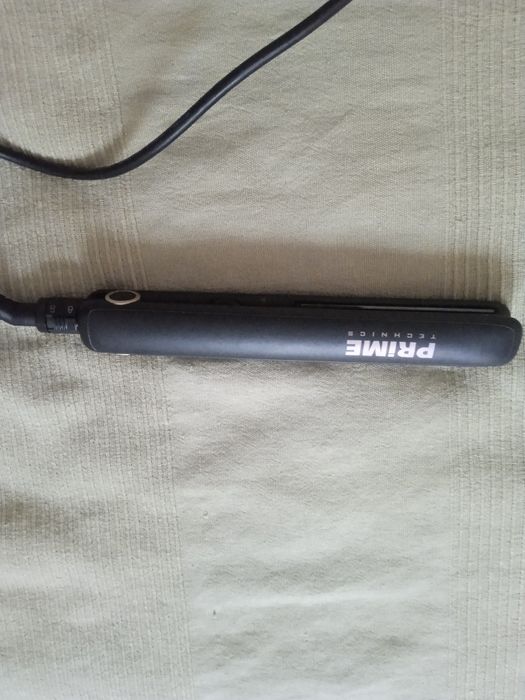 Випрамляч для волосся та фен