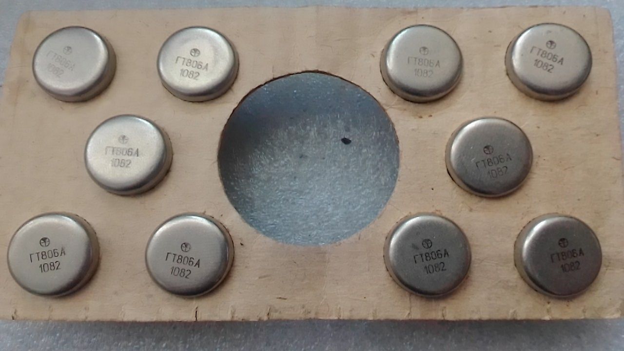 Транзистор ГТ806