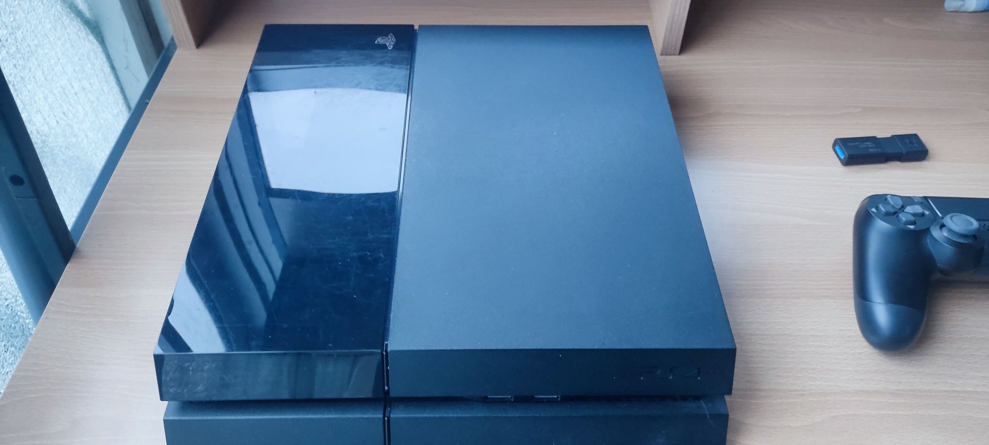 PlayStation 4 (PS4) 500Gbs desbloqueada + Extras