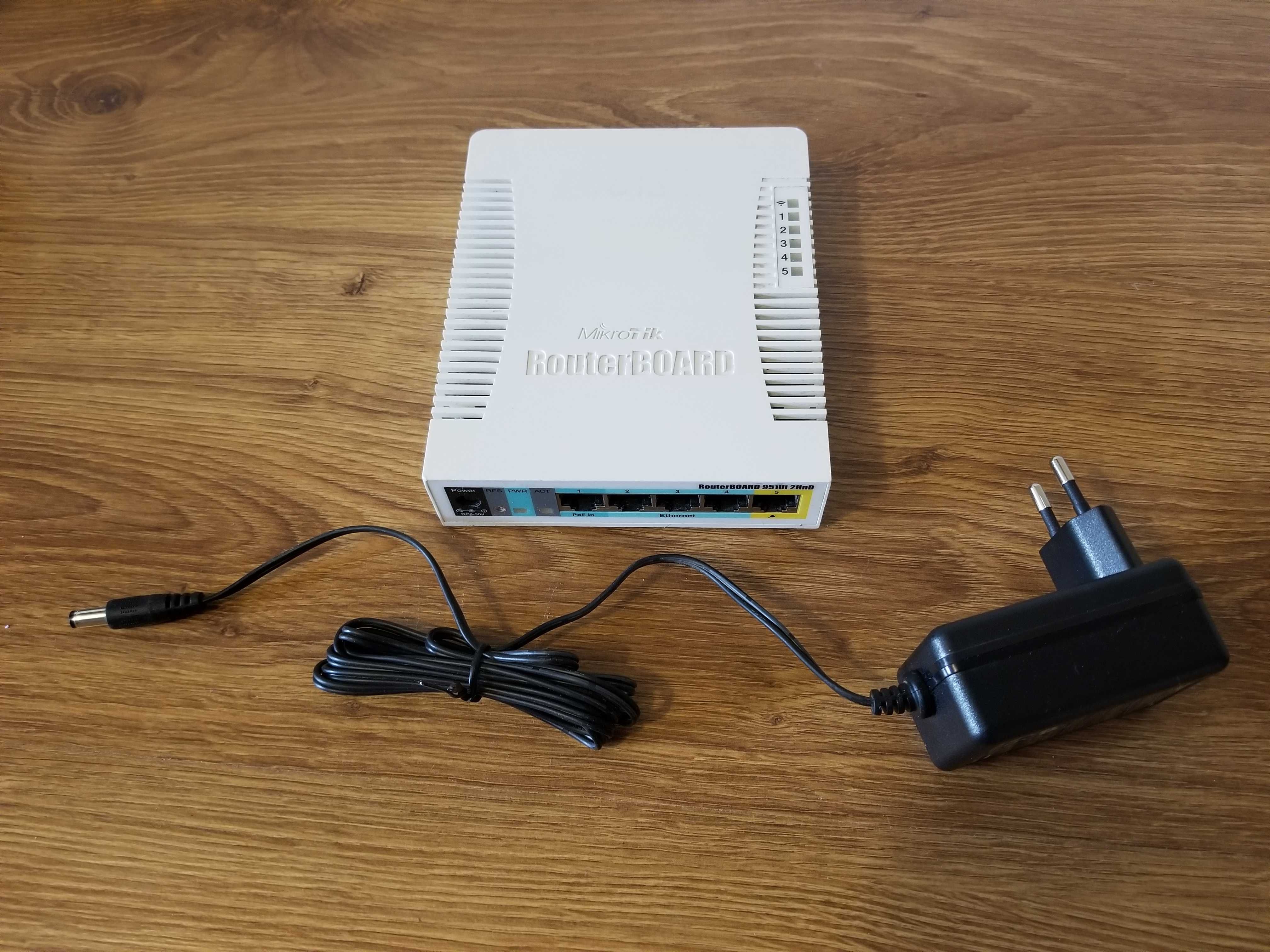 Маршрутизатор MikroTik RB951Ui-2HnD (Wifi роутер) 300mbps