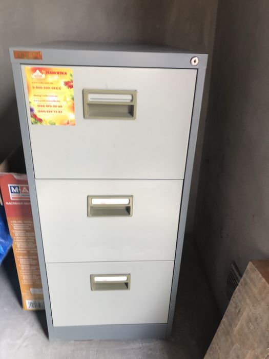 Сейф офісний с видвіжними ящиками