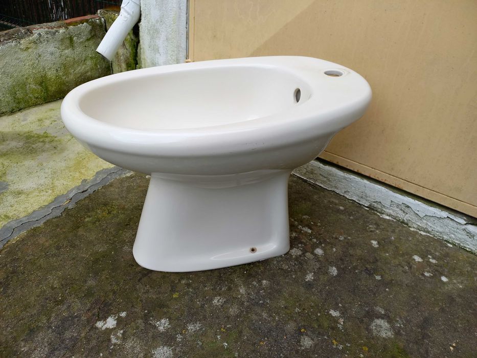 Bidé em Loiça Valadares como Novo