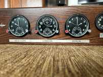 Oryginalne chronometry lotnicze w obudowie z drewna jesionowego